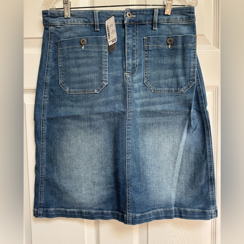 NWT Christopher & Banks Denim Skirt with Front Pockets Size 6